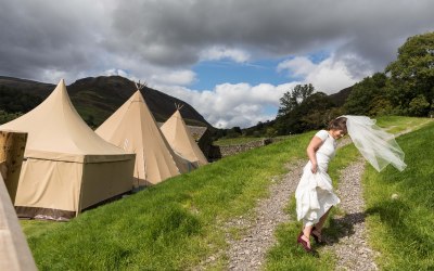 Natural wedding photography in a creative way