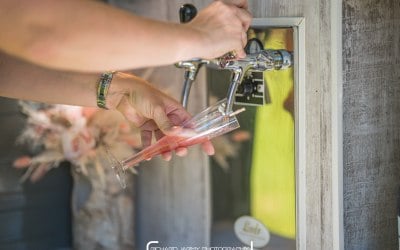Choose refreshing bubbly, beer or cocktails on tap.