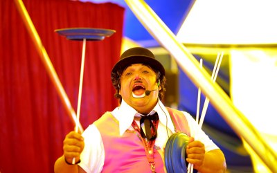 Clown Tolly with his spinning plates!