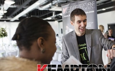 Essex based close-up magician, Kempton  - The ideal entertainment option for your wedding, corporate event or private function. 