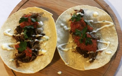 Shoulder of lamb,garlic mayo,chilli sauce 