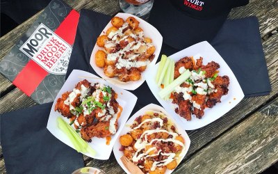 A Gurt Platter of Wings and Tots