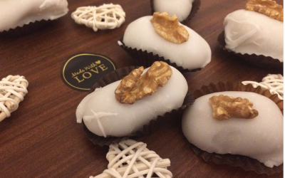 Brazilian Cameo Nut Brigadeiro galled with Fondant