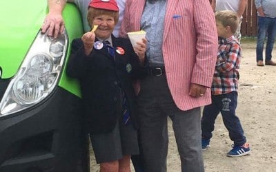 Thumbs up from the FAN DABBIE DOZY TEAM. The “Krankies” filling there belly’s at the Codfather west coast