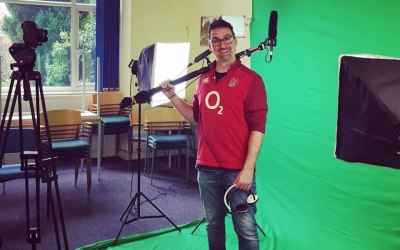 Setting up green screen for explainer video 