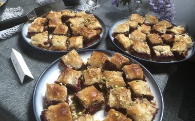 Raspberry - pistachio baklava