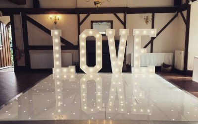 5ft Light up LOVE 