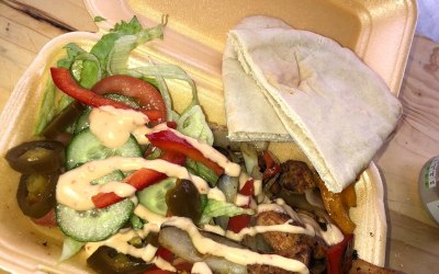 Our tandoori chicken n salad pitta.