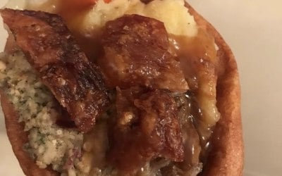 Roast pork, stuffing and crackling 