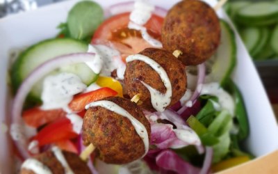 Falafel with mint yogurt 
