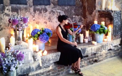 Solo violinist