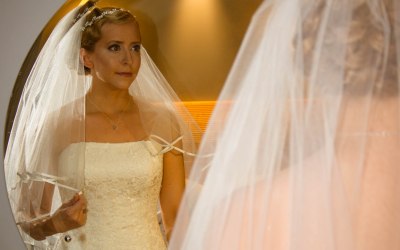 #looselypark bride getting ready