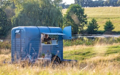 Mobile horsebox bar for hire