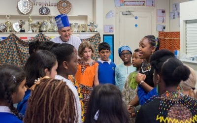 For a full day we gave dance and singing workshops for the entire primary school. 