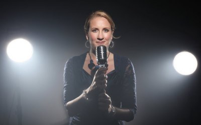 Annelise live on stage 