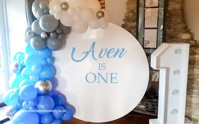 Personalised circular backdrop with organic garland 