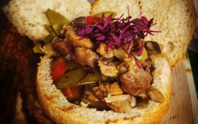 Crocodile and Mango Bunnychow