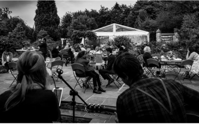 outside live music
