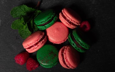 After Eight and Raspberry macarons 