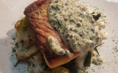 Halibut, confit potato, warm tartare sauce, fennel 