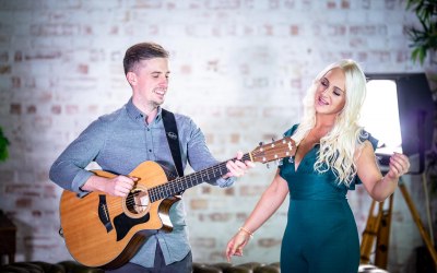 Acoustic duo (Tess)