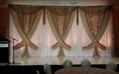 Hanging gold draps