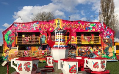 Funhouse and teacup ride 