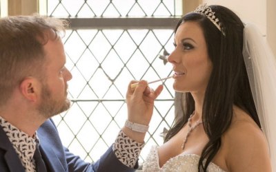 Final makeup touches for the beautiful bride 