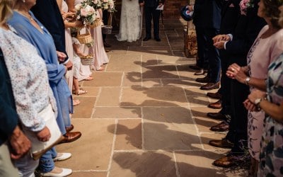 Elisabeth Shell Events organises a real wedding confetti run