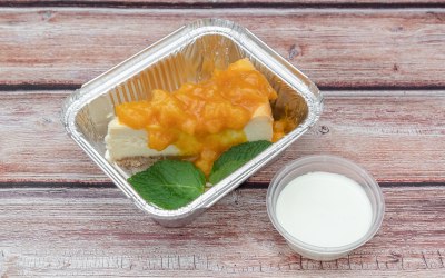 New York Cheesecake & Mango coulis served with Cream