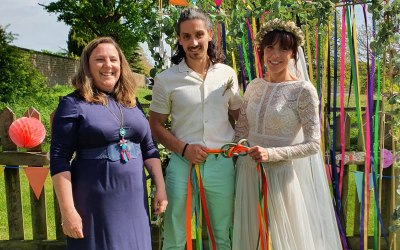 Garden wedding with handtying