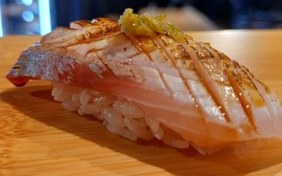 hamachi-nigiri.jpg