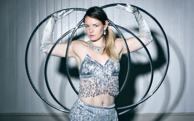 simon-carter-erin-cunningham-silver-hula-hoops-v20220315142628.jpg simon-carter-erin-cunningham-silver-hula-hoops-v20220315142628.jpg