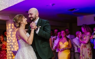 sussex-wedding-photographer-couple-first-dance.jpg sussex-wedding-photographer-couple-first-dance.jpg