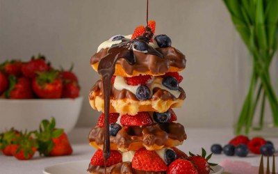 chocolate-waffles-strawberries-blueberries-cream-chocolate-sauce-sgs-photography.jpg