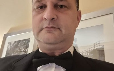 stephen.jpg stephen.jpg