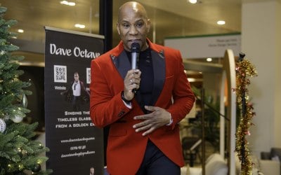 dave-octave-sings-john-lewis-stratford-christmasdave-octave-sings-john-lewia-stratford-christmas.jpg