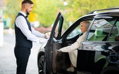 parking-valet-helping-woman-park-her-car-23-2149946634.jpg