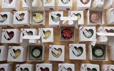 Individual boxed floral cupcake favours