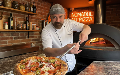 pizza-chef-showing-a-pizza.png