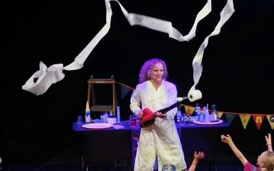 festival-science-show-with-devon-science-2.jpg festival-science-show-with-devon-science-2.jpg