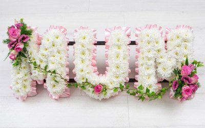 funeral-flowers-mum-lettering-1.jpg