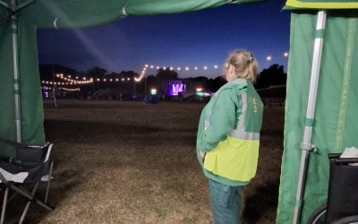 watching-the-crowds-2024-2.jpg watching-the-crowds-2024-2.jpg