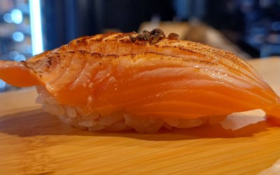 salmon-nigiri.jpg