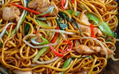 fried-egg-noodles-with-chicken-scaled.jpg