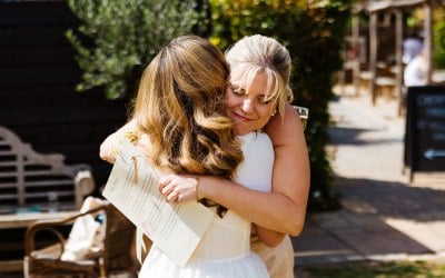 sussex-wedding-photographer-cuddles-sisters.jpg sussex-wedding-photographer-cuddles-sisters.jpg