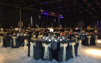 event-centrepiece-clear-vases-candleabras.jpg event-centrepiece-clear-vases-candleabras.jpg