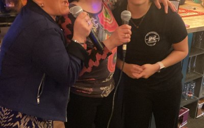 Mum, daughter & auntie having a sing song!
