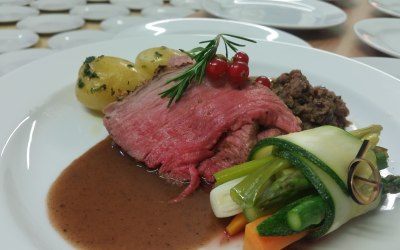 Sirloin of beef with red wine sauce