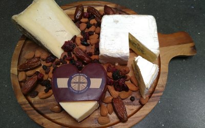 Small cheeseboard with dried fruit & nuts